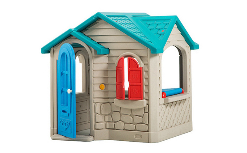 What pleasure can a playhouse bring to children?